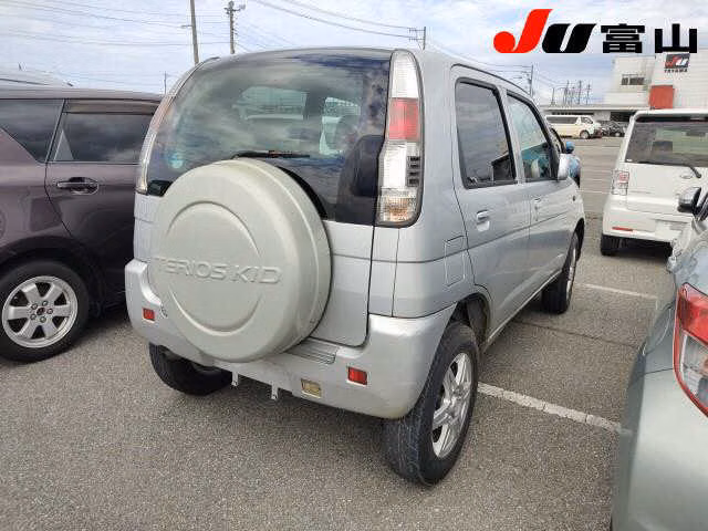 DAIHATSU TERIOS KID