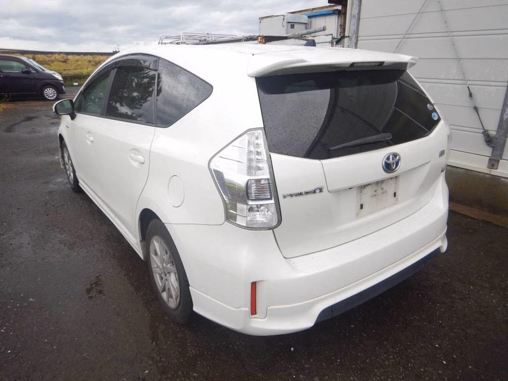 TOYOTA PRIUS ALPHA