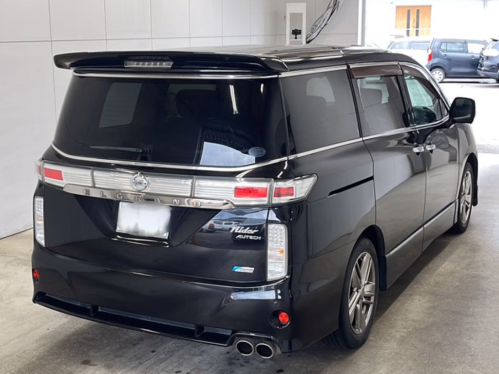 NISSAN ELGRAND