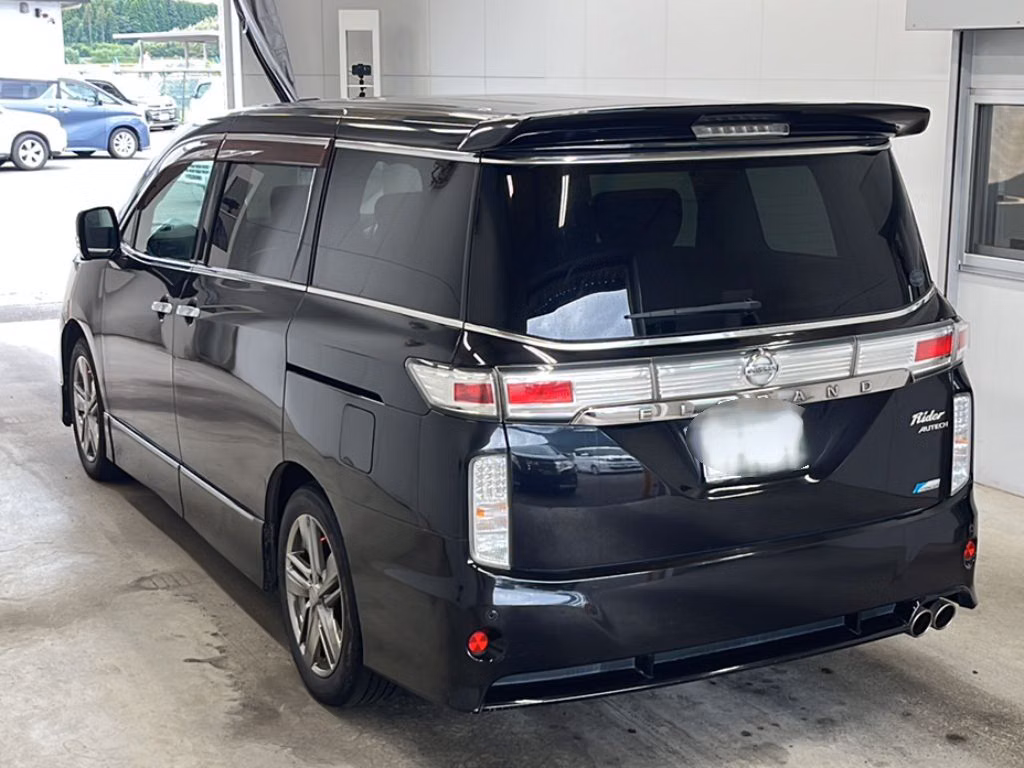 NISSAN ELGRAND