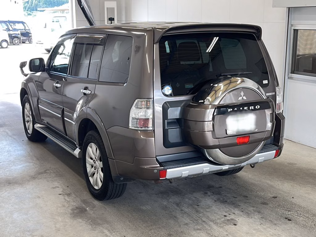 MITSUBISHI PAJERO