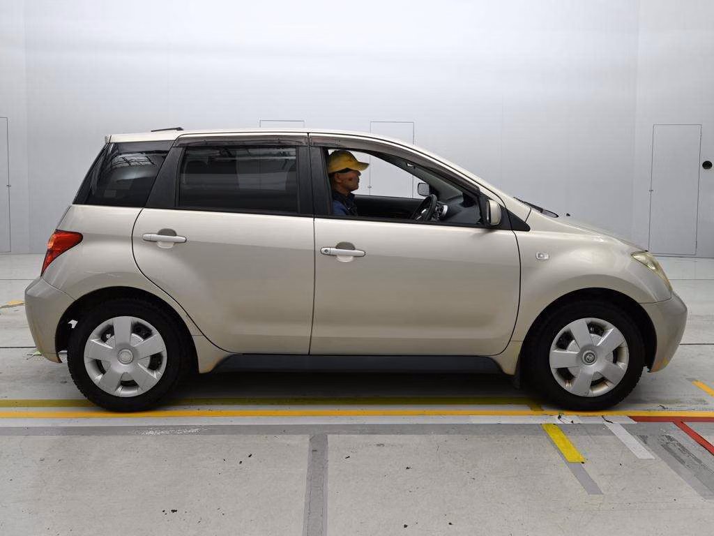TOYOTA IST