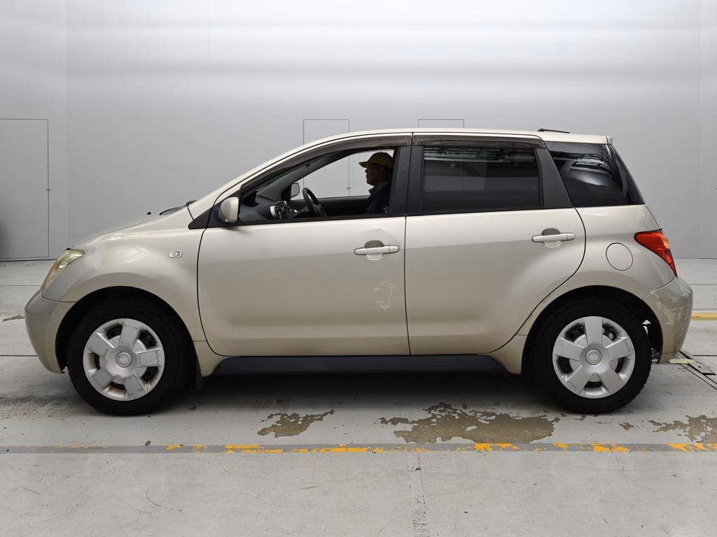 TOYOTA IST