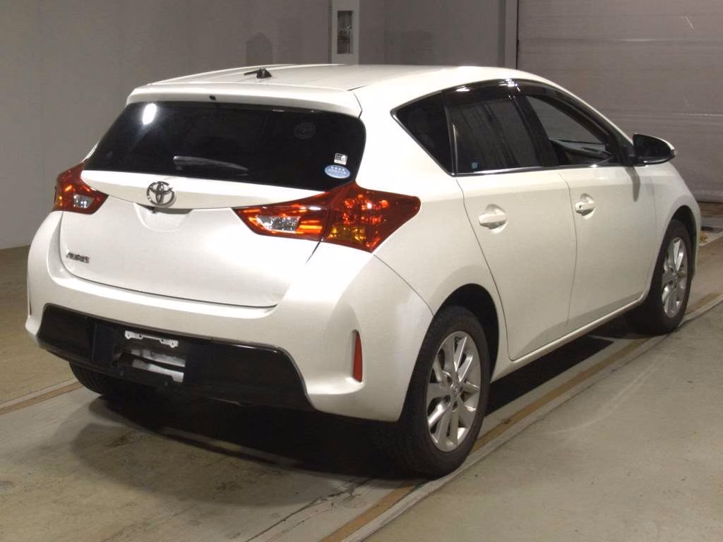 TOYOTA AURIS