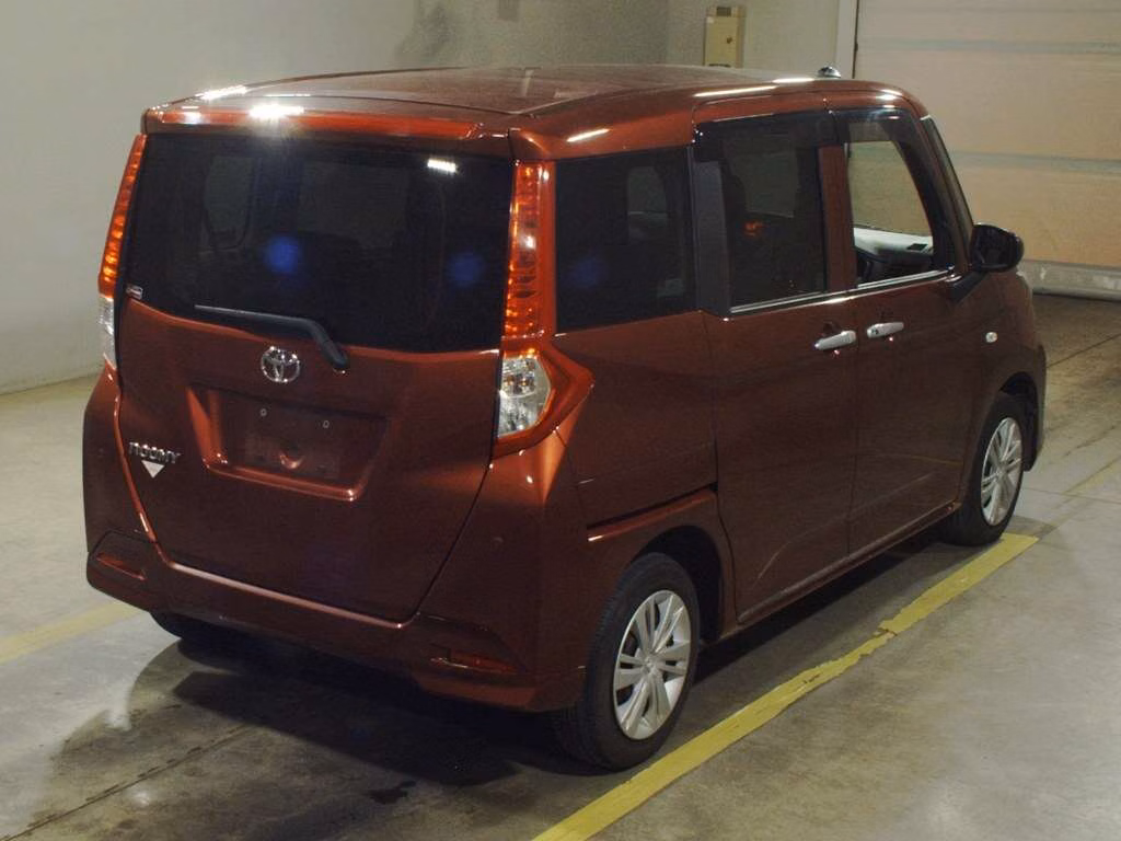TOYOTA ROOMY