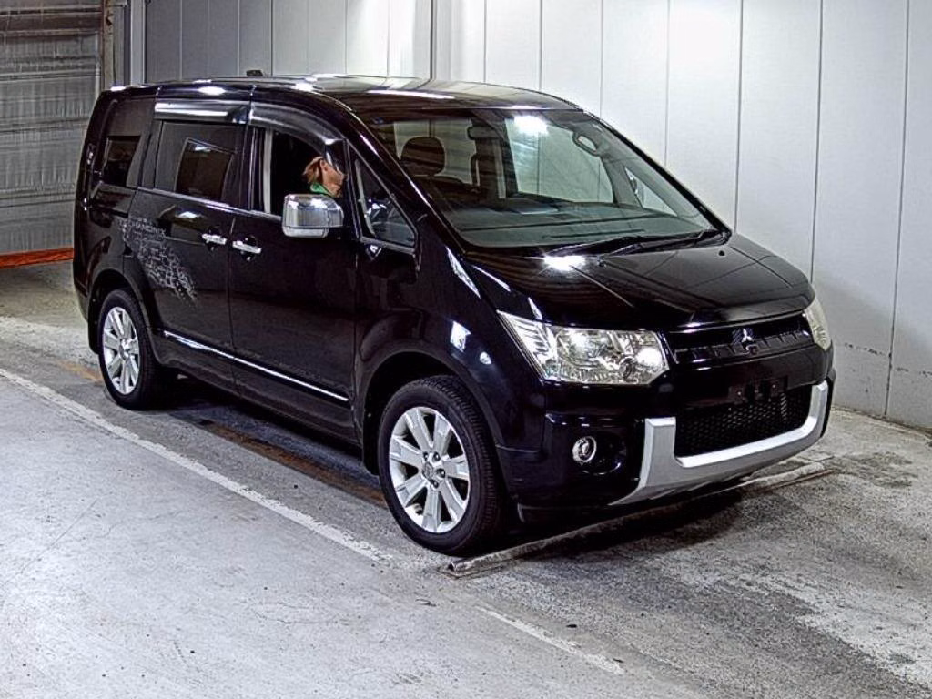 MITSUBISHI DELICA D:5