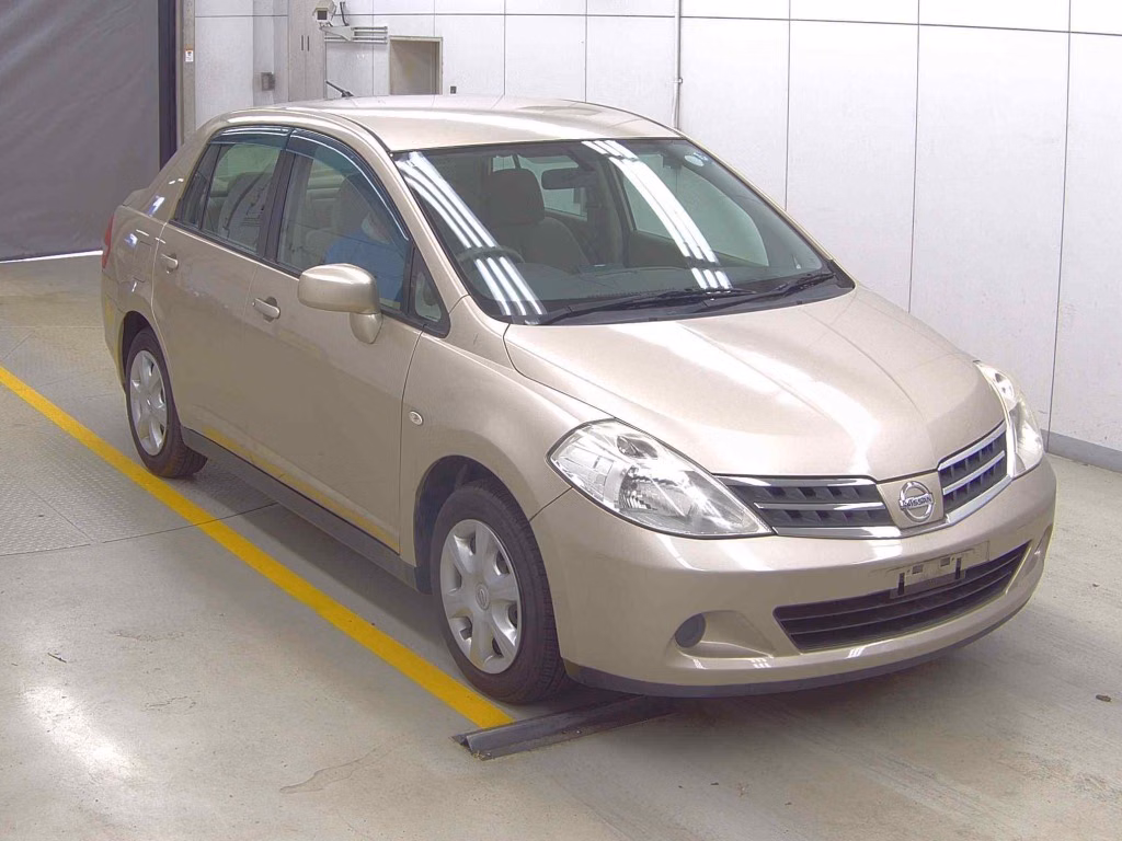 NISSAN TIIDA LATIO