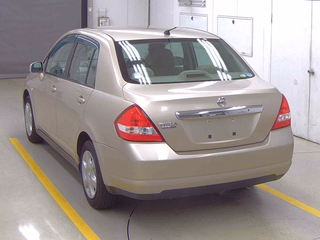 NISSAN TIIDA LATIO