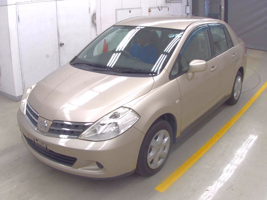 NISSAN TIIDA LATIO