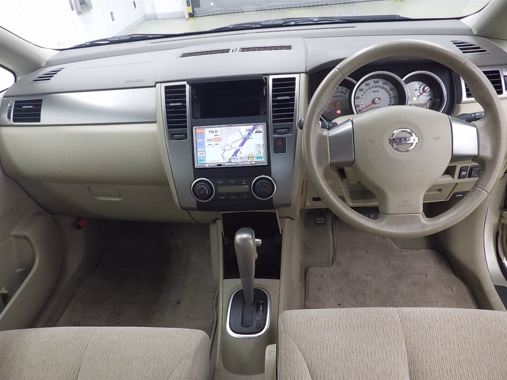 NISSAN TIIDA LATIO