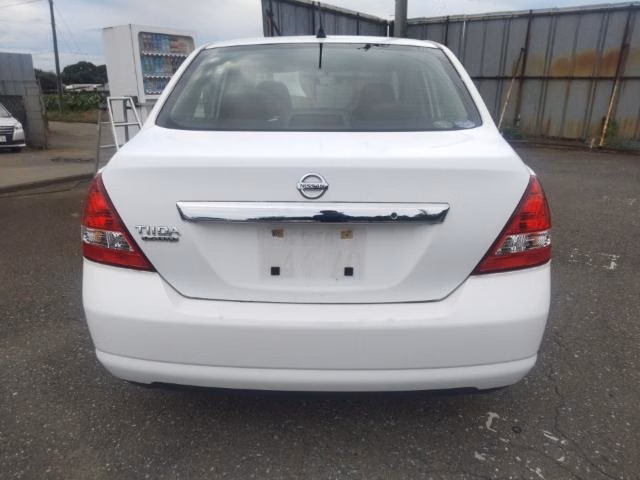NISSAN TIIDA LATIO