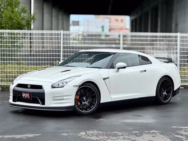 Nissan GT-R
