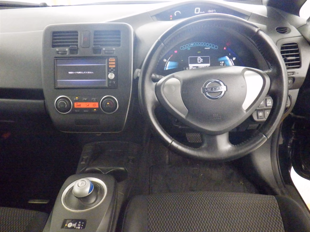 NISSAN LEAF