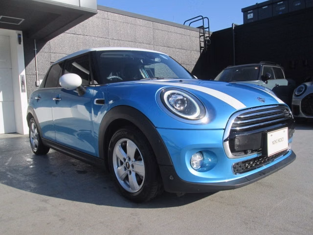 MINI HATCH