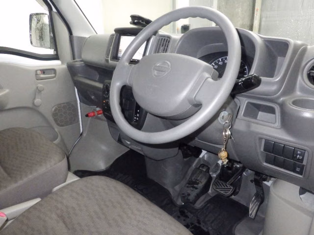 NISSAN NV100 CLIPPER