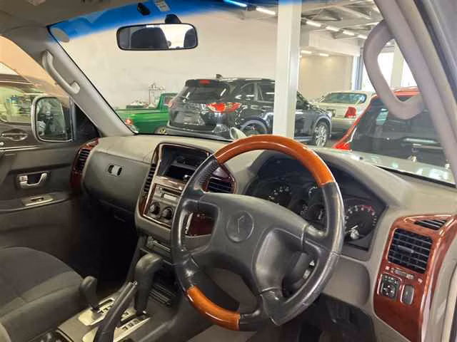 MITSUBISHI PAJERO