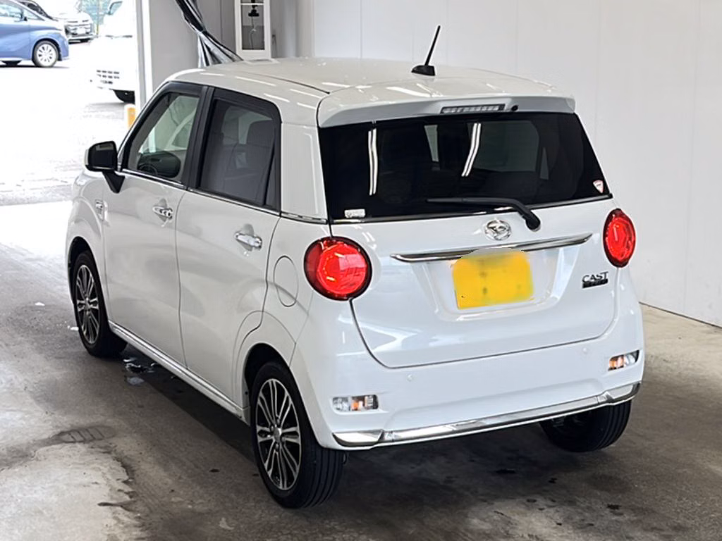 DAIHATSU CAST