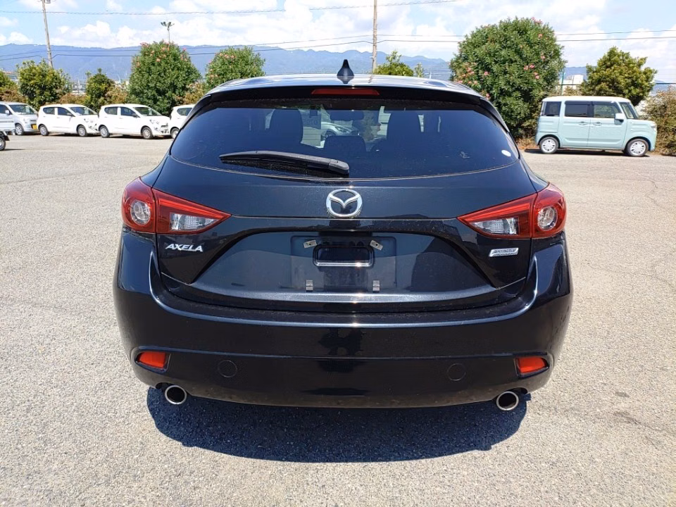 MAZDA AXELA