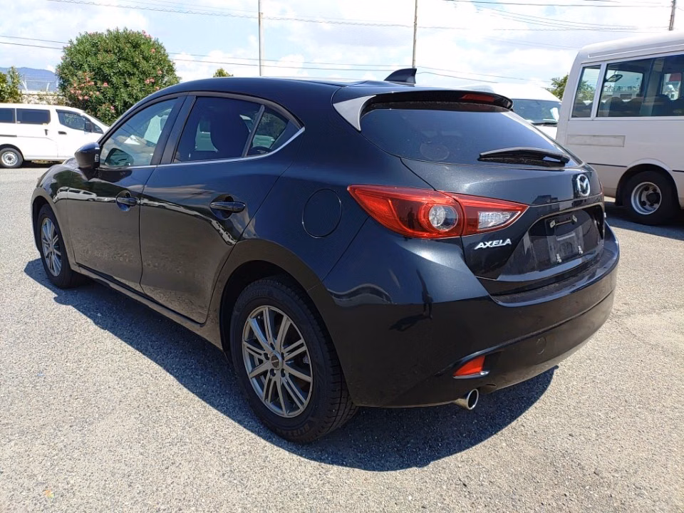 MAZDA AXELA