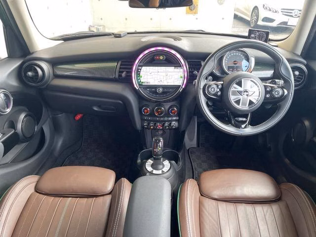 MINI HATCH