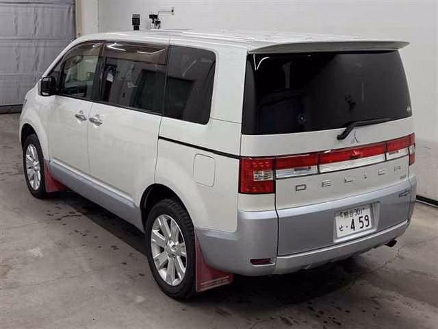 MITSUBISHI DELICA D:5