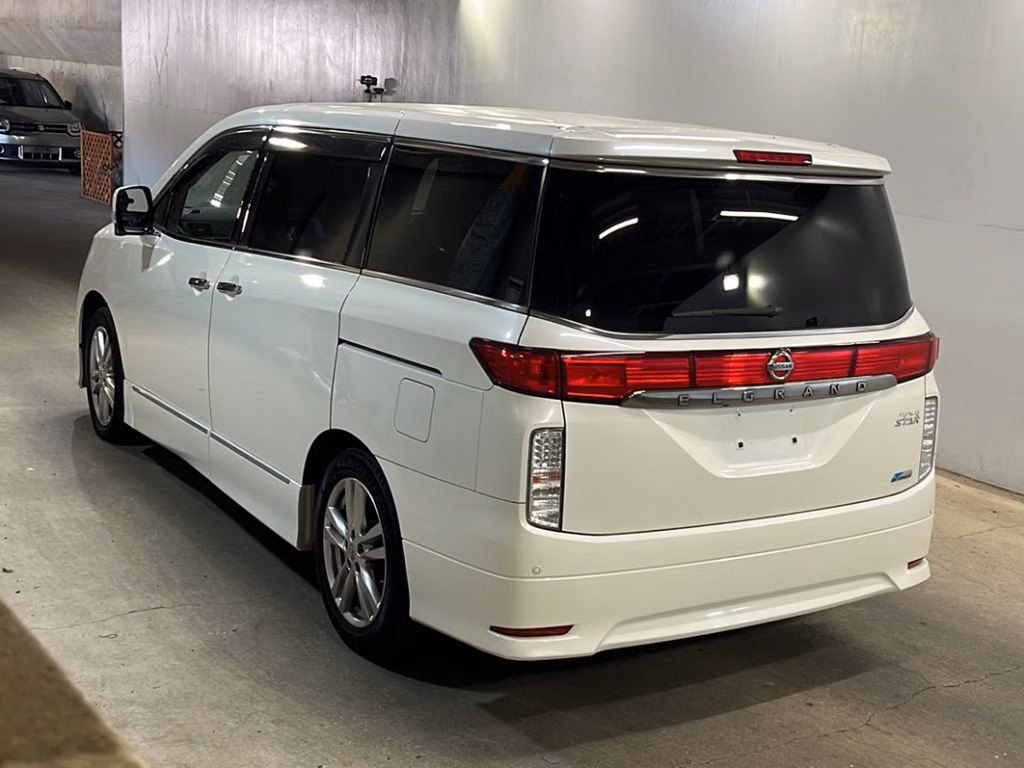 NISSAN ELGRAND