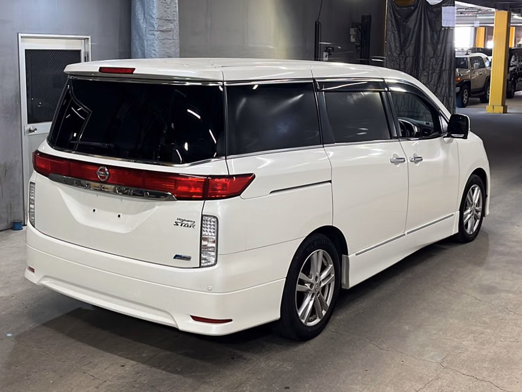 NISSAN ELGRAND