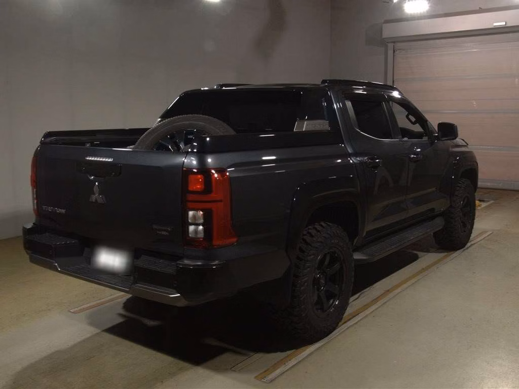 MITSUBISHI TRITON
