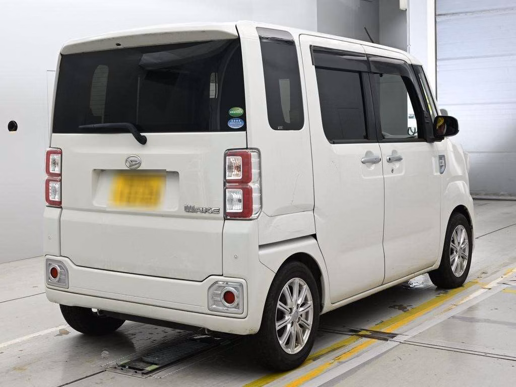 DAIHATSU WAKE
