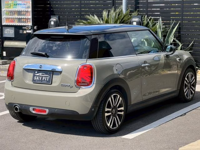 MINI HATCH