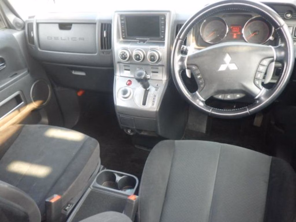 MITSUBISHI DELICA D:5