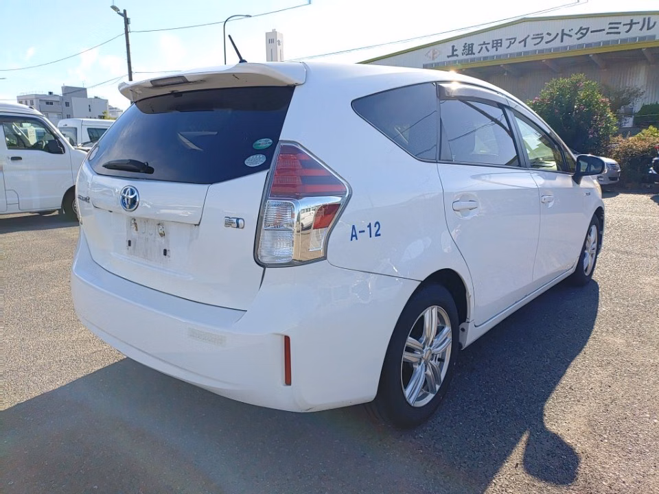 TOYOTA PRIUS ALPHA