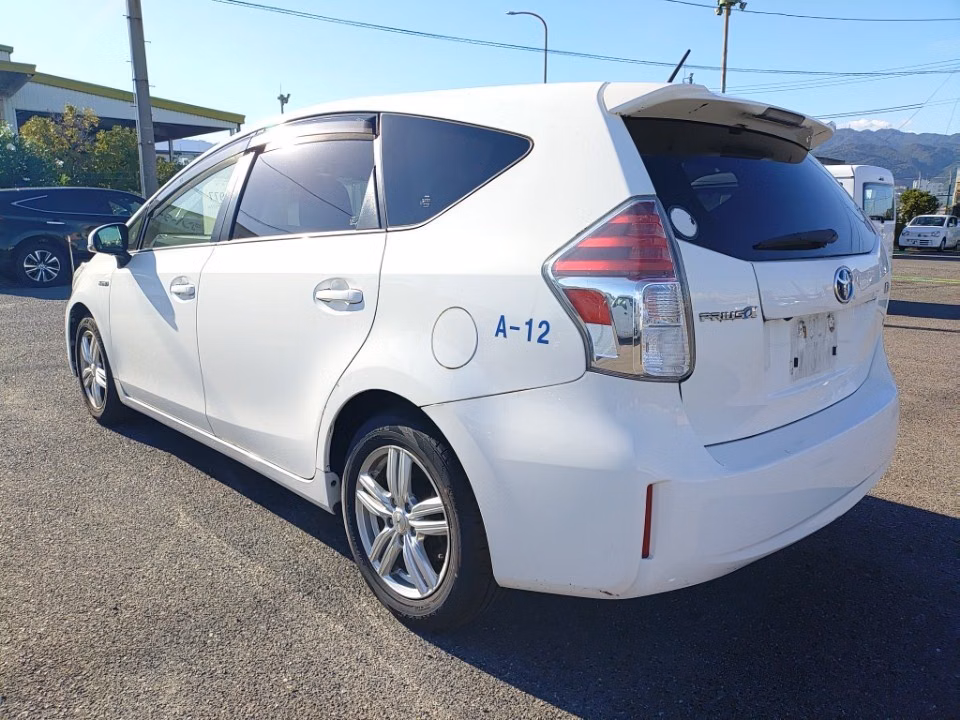 TOYOTA PRIUS ALPHA