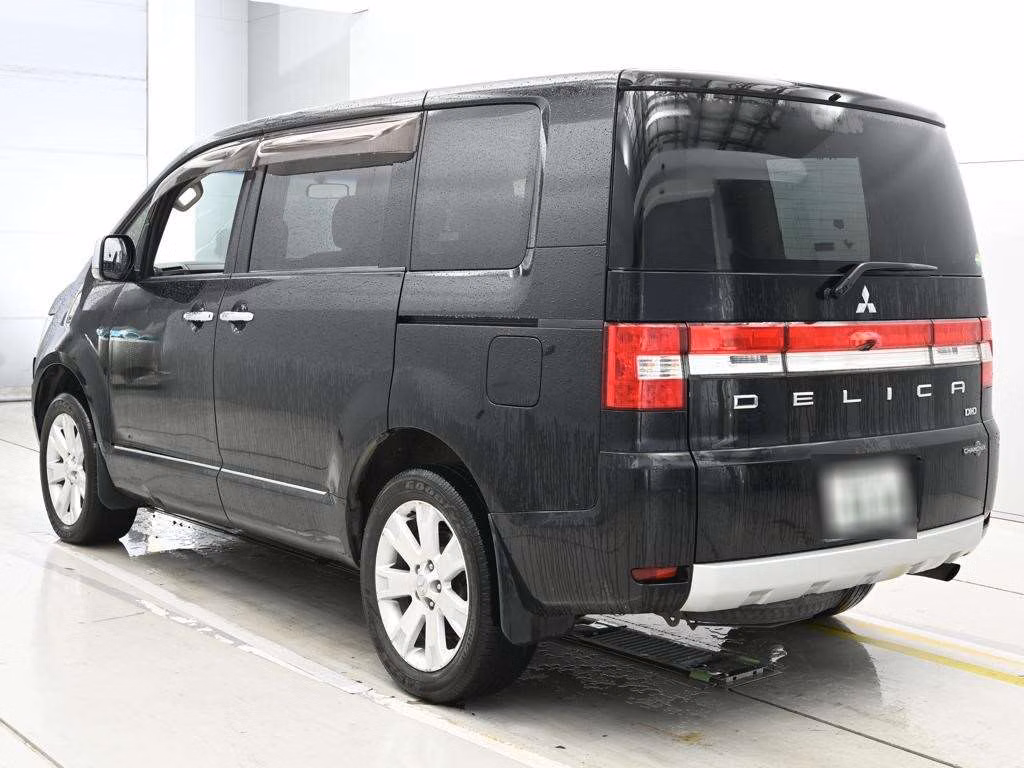 MITSUBISHI DELICA D:5