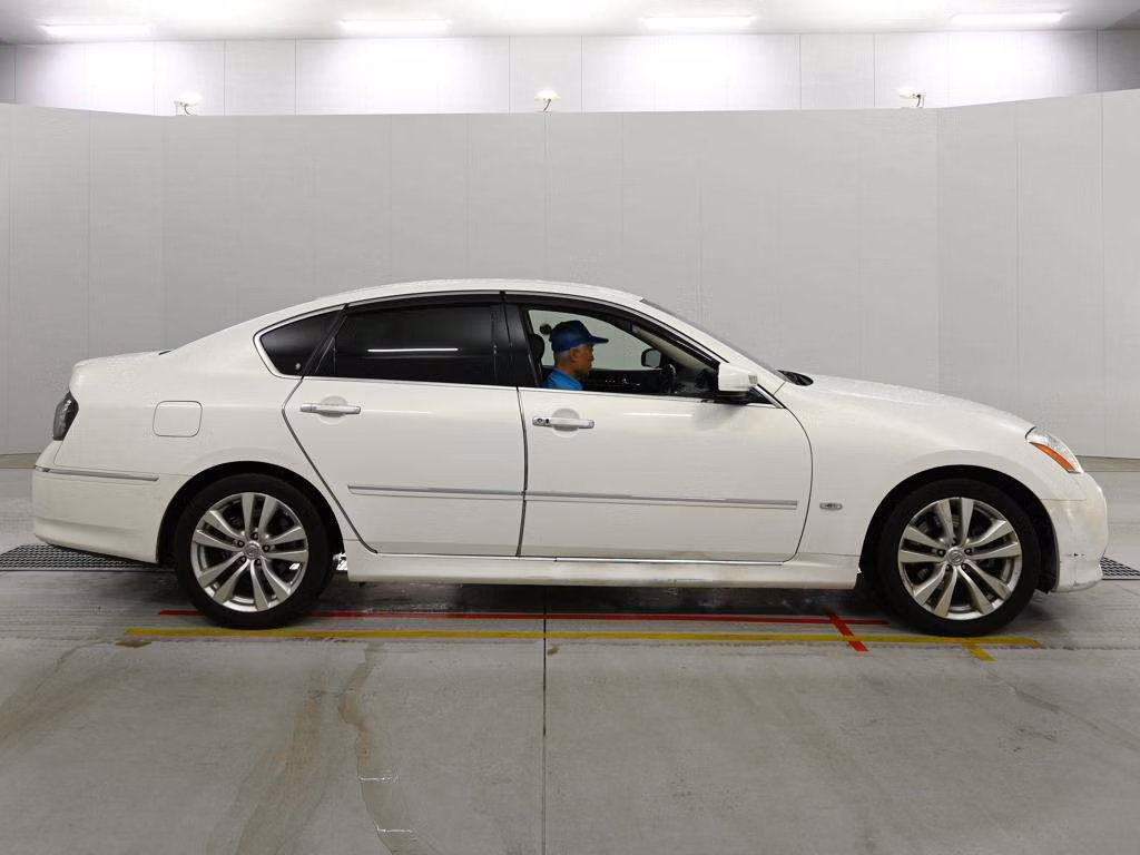 NISSAN FUGA