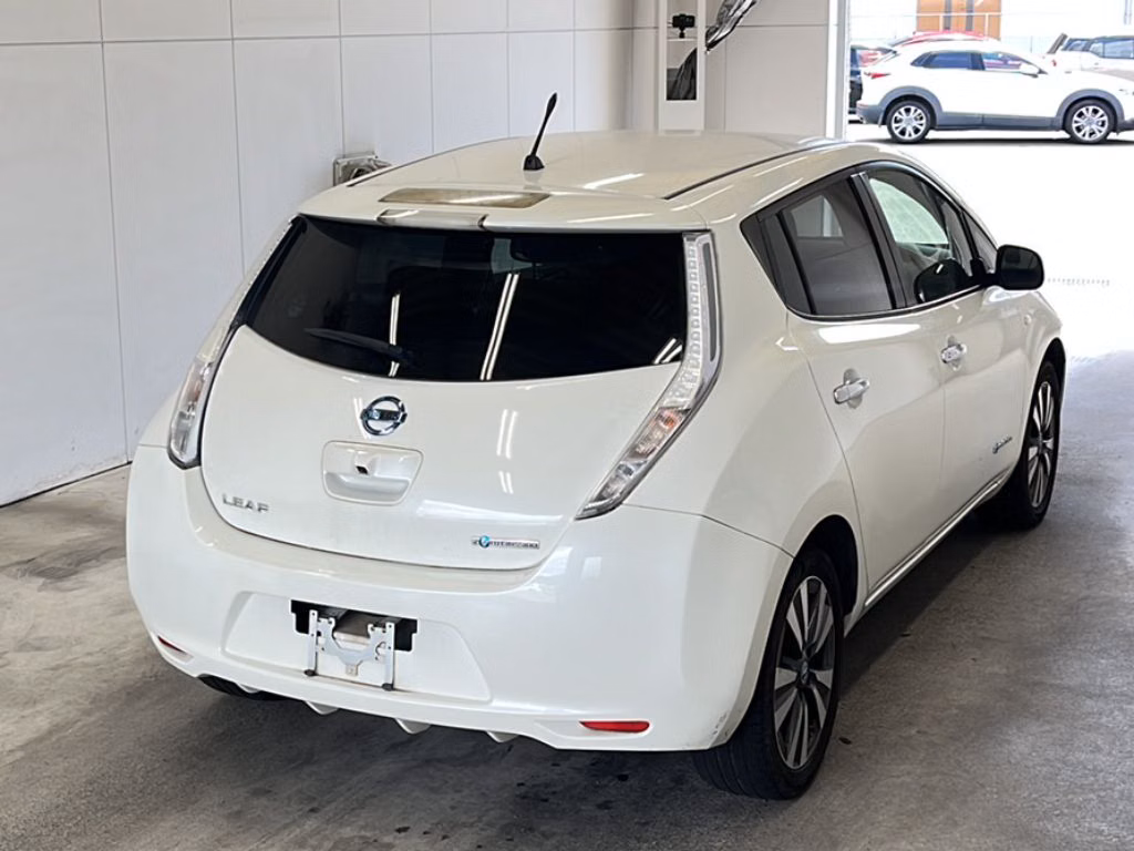 NISSAN LEAF