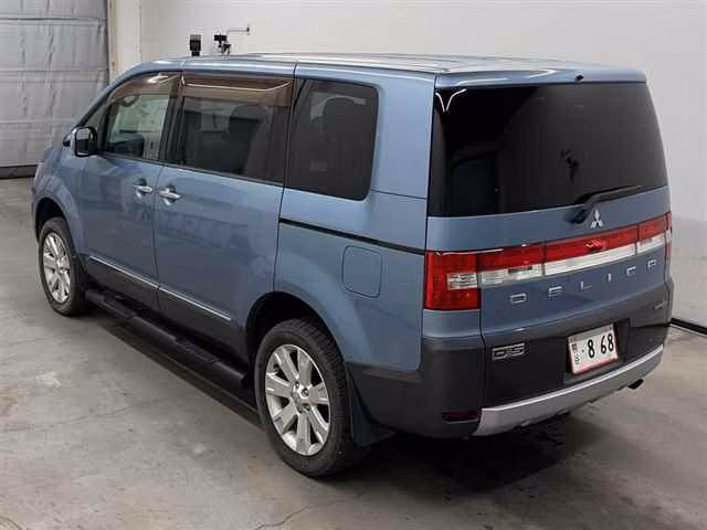 MITSUBISHI DELICA D:5