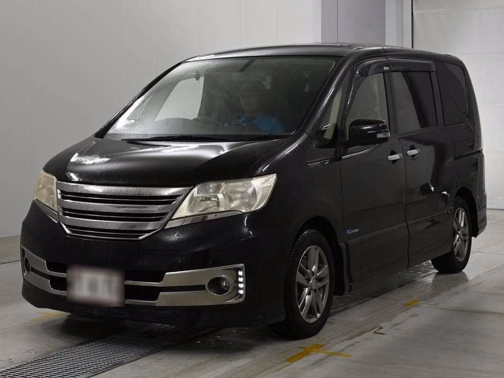 NISSAN SERENA
