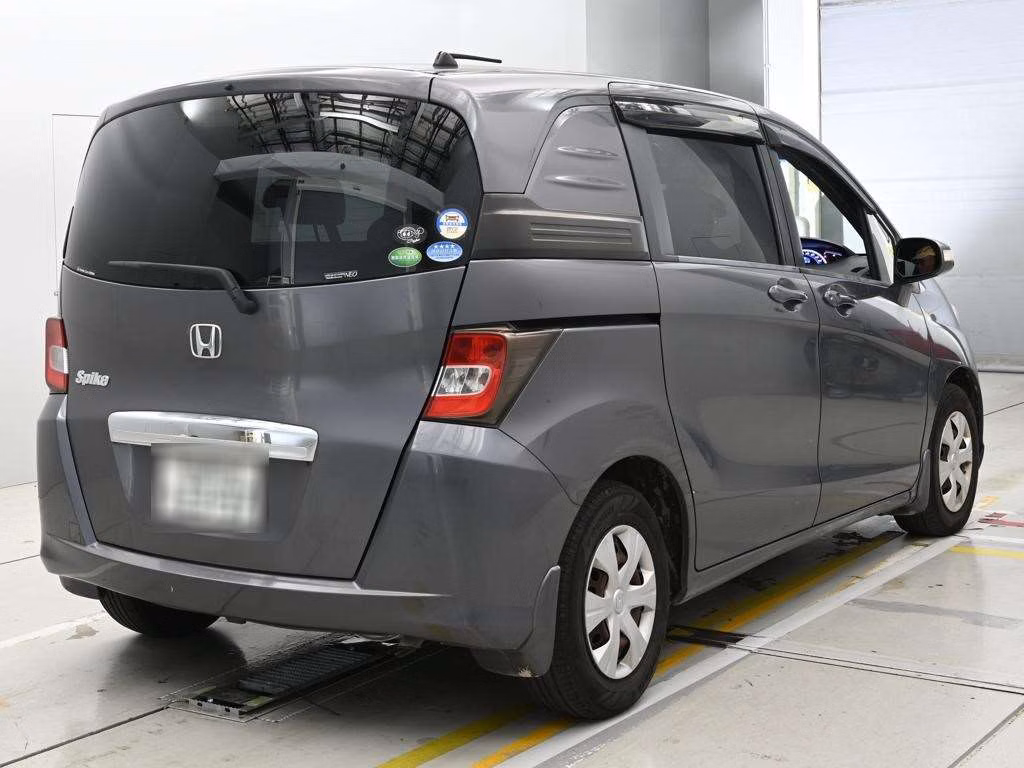 HONDA FREED SPIKE