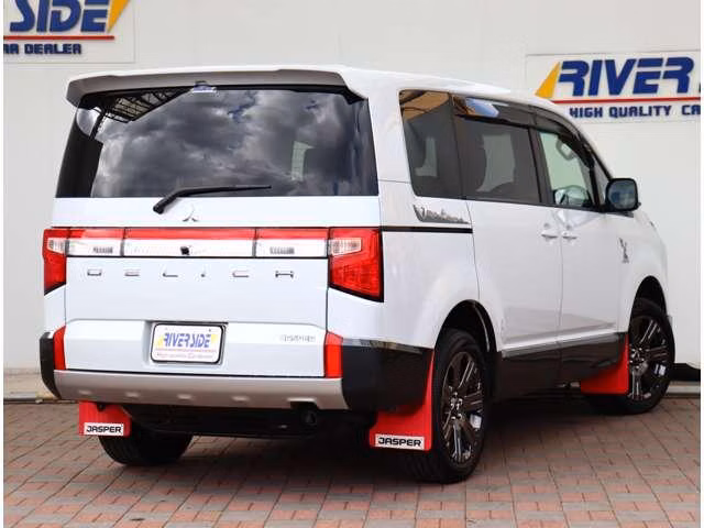 Mitsubishi Delica D:5