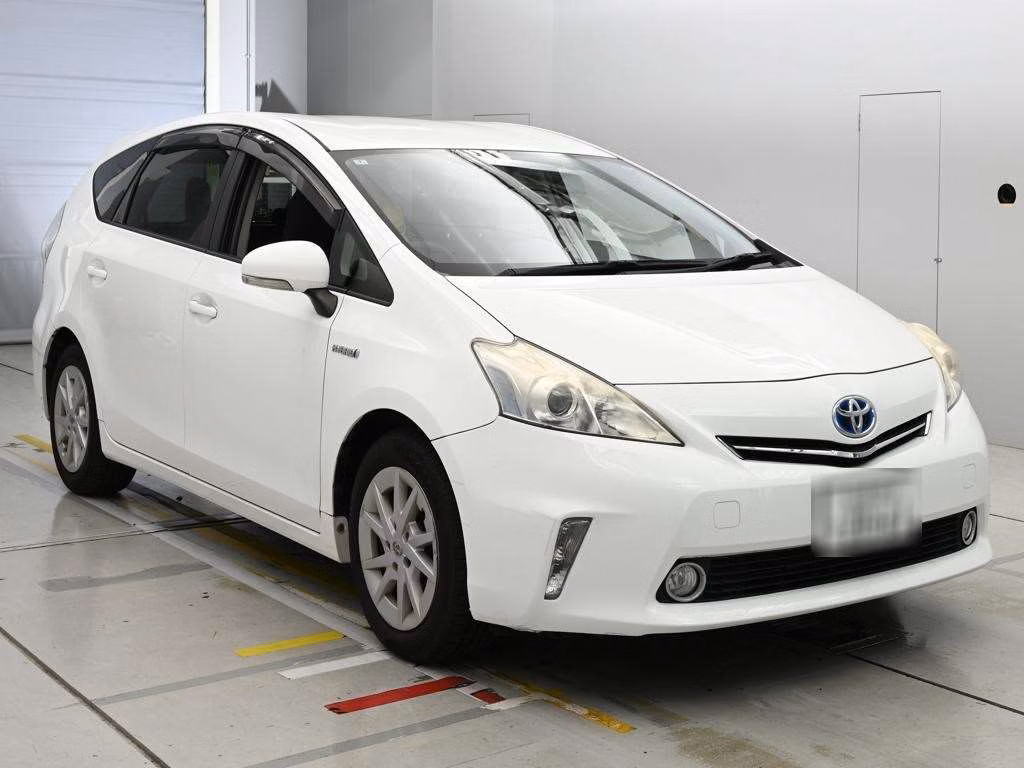 TOYOTA PRIUS ALPHA