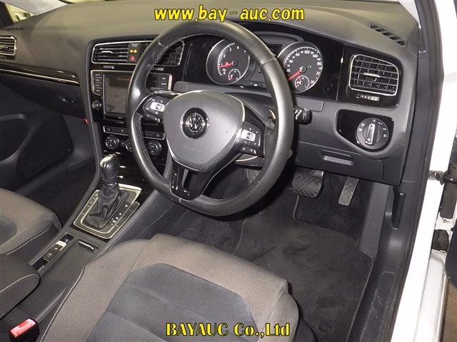 VOLKSWAGEN GOLF