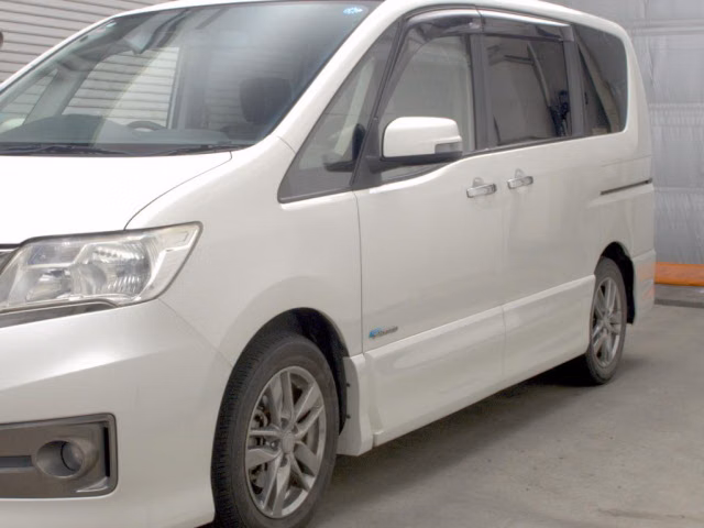 NISSAN SERENA