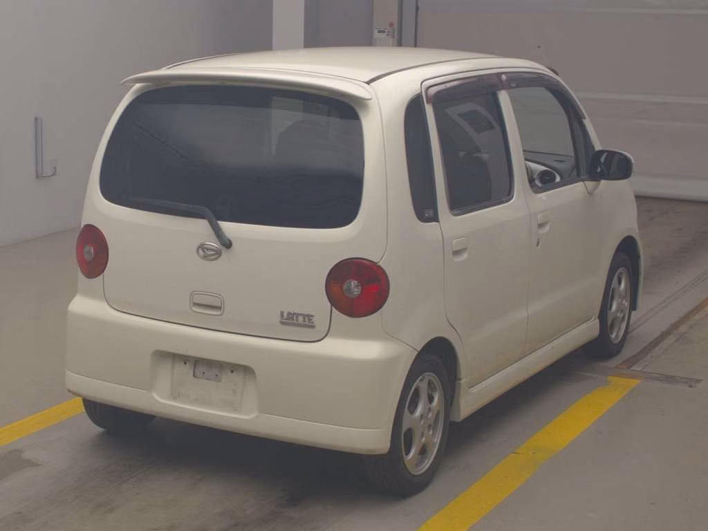 DAIHATSU MOVE LATTE
