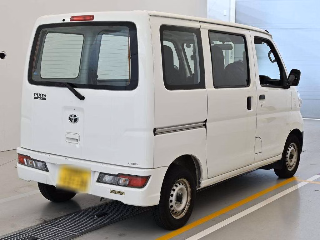TOYOTA PIXIS VAN