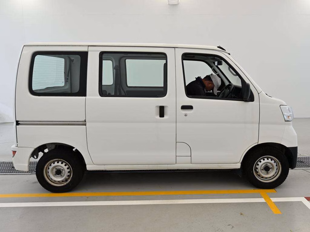 TOYOTA PIXIS VAN