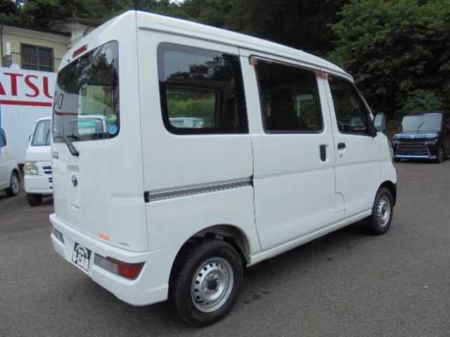 TOYOTA PIXIS VAN
