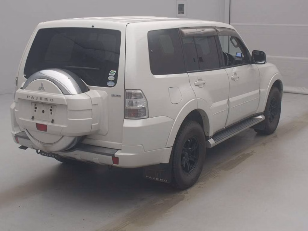 MITSUBISHI PAJERO