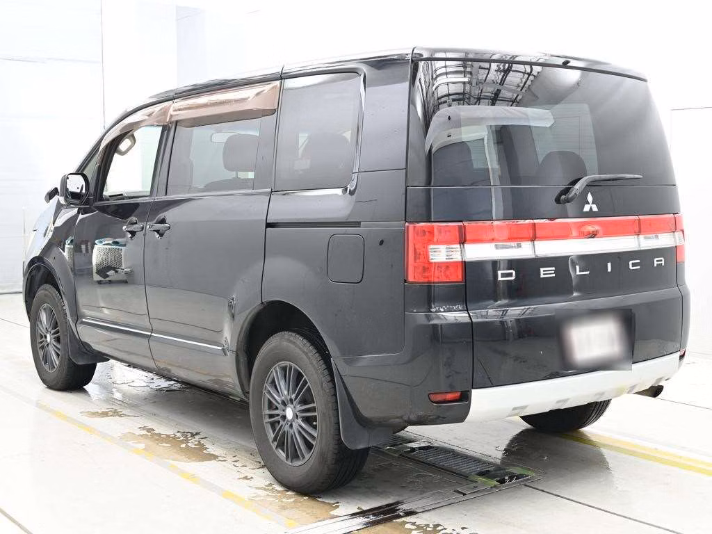 MITSUBISHI DELICA D:5