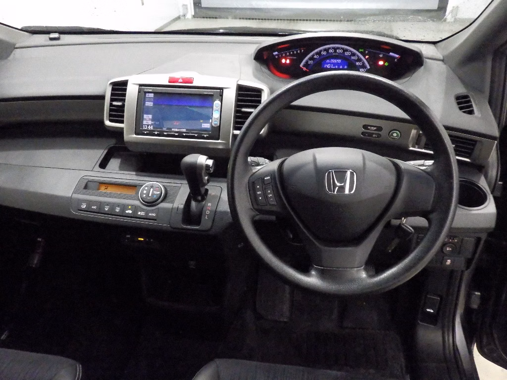 HONDA FREED SPIKE
